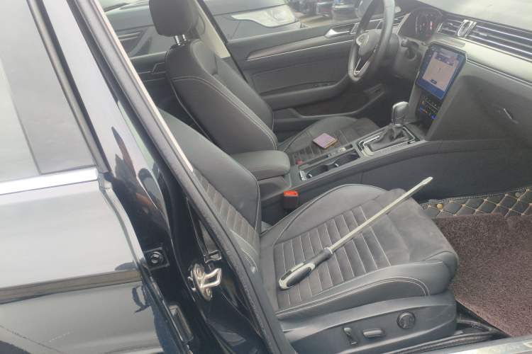 Used Volkswagen Magotan 2020 330TSI DSG Luxury Edition Right Front Seat