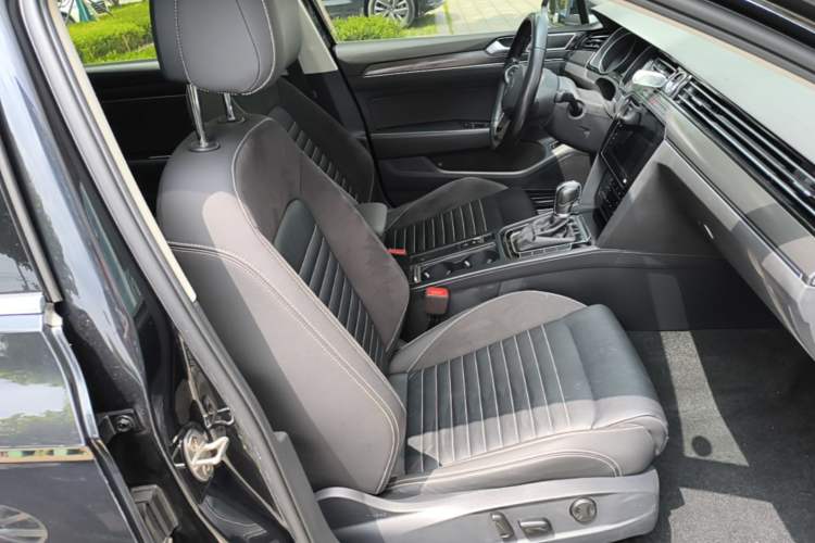 Used Volkswagen Magotan 2020 330TSI DSG Leading Model Right Front Seat