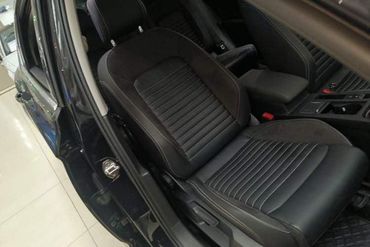 Used Volkswagen Magotan 2020 280TSI DSG Comfort Edition Right Front Seat