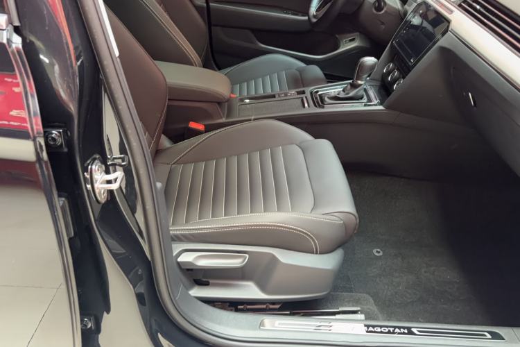 Used Volkswagen Magotan 2020 280TSI DSG Comfort Edition Right Front Seat