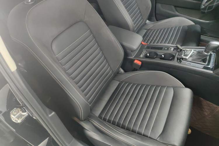 Used Volkswagen Magotan 2020 330TSI DSG Leading Model Right Front Seat