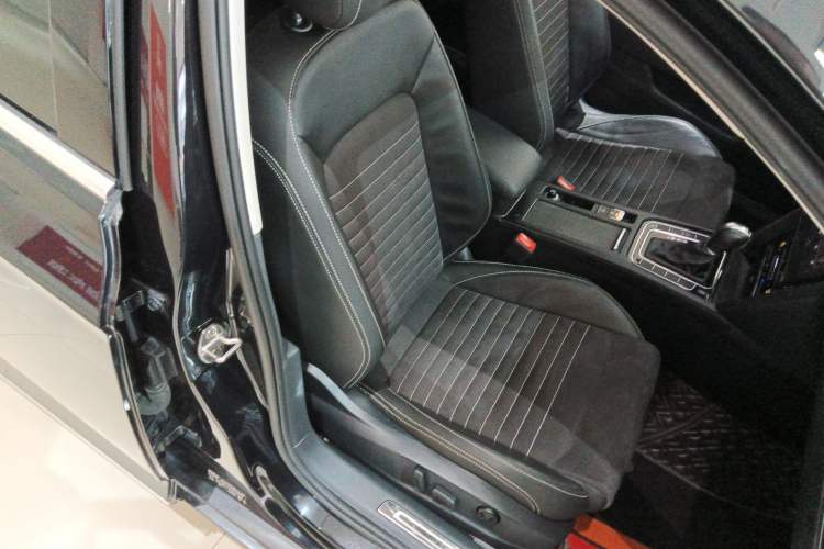 Used Volkswagen Magotan 2020 330TSI DSG Luxury Edition Right Front Seat