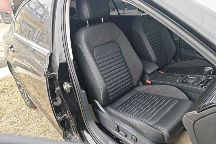 Used Volkswagen Magotan 2020 330TSI DSG Leading Model Right Front Seat