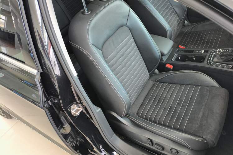 Used Volkswagen Magotan 2020 330TSI DSG Luxury Edition Right Front Seat