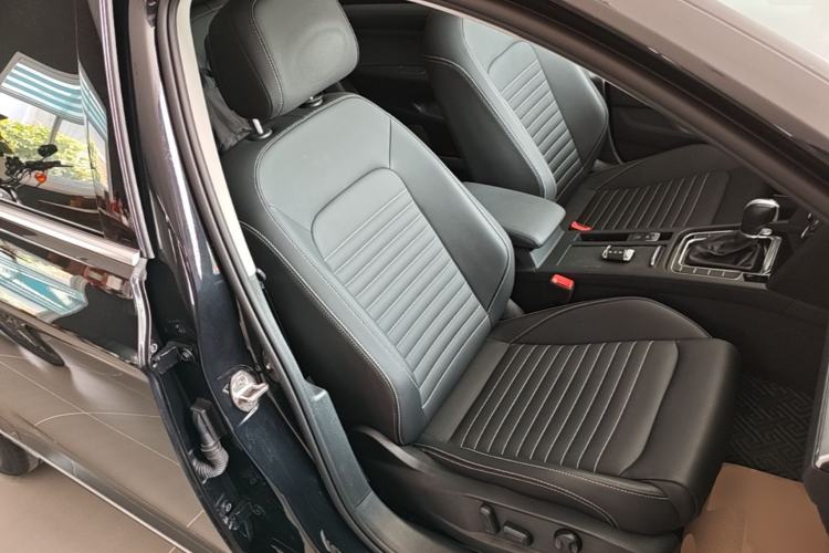 Used Volkswagen Magotan 2020 280TSI DSG Comfort Edition Right Front Seat