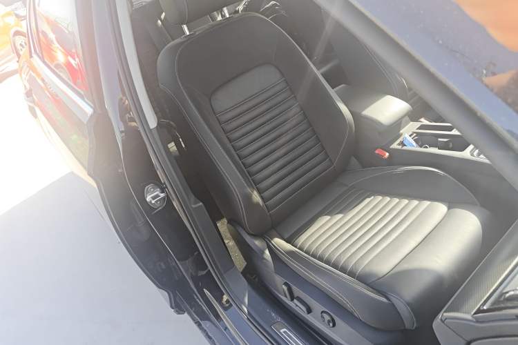 Used Volkswagen Magotan 2020 330TSI DSG Leading Model Right Front Seat