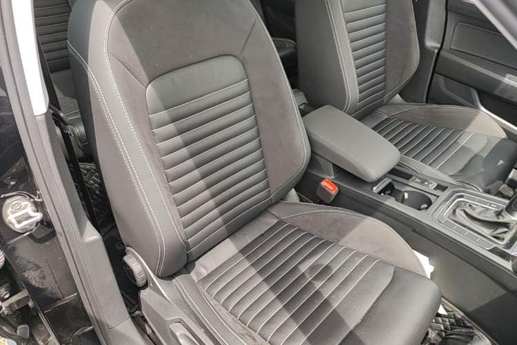 Used Volkswagen Magotan 2020 280TSI DSG Comfort Edition Right Front Seat