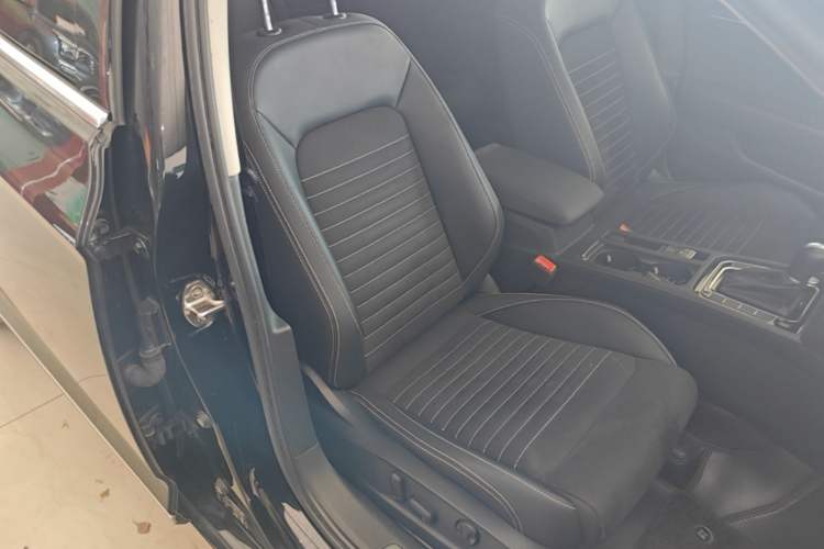 Used Volkswagen Magotan 2020 330TSI DSG Luxury Edition Right Front Seat