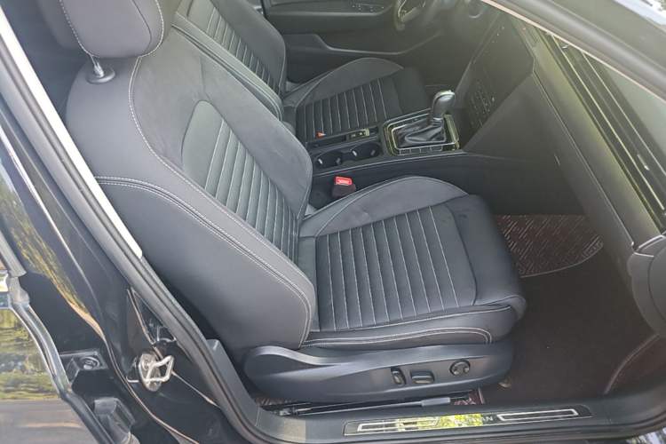 Used Volkswagen Magotan 2020 330TSI DSG Leading Model Right Front Seat