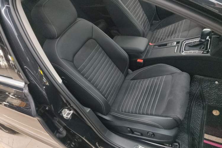 Used Volkswagen Magotan 2020 330TSI DSG Luxury Edition Right Front Seat
