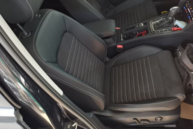 Used Volkswagen Magotan 2020 380TSI DSG Luxury Version Right Front Seat