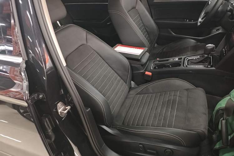 Used Volkswagen Magotan 2020 330TSI DSG Luxury Edition Right Front Seat