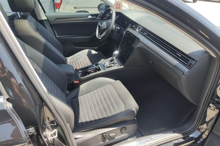 Used Volkswagen Magotan 2020 330TSI DSG Luxury Edition Right Front Seat