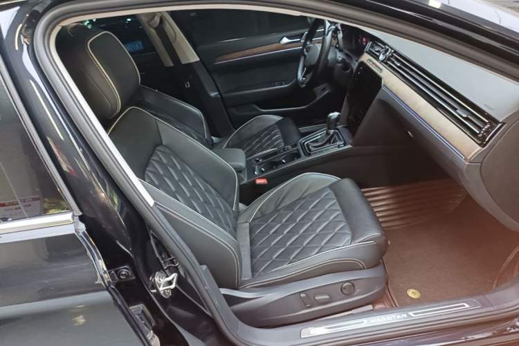 Used Volkswagen Magotan 2020 330TSI DSG Luxury Edition Right Front Seat