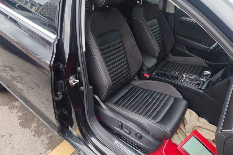 Used Volkswagen Magotan 2020 330TSI DSG Leading Model Right Front Seat
