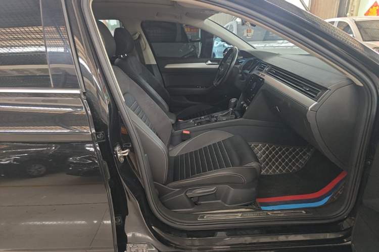 Used Volkswagen Magotan 2020 280TSI DSG Comfort Edition Right Front Seat