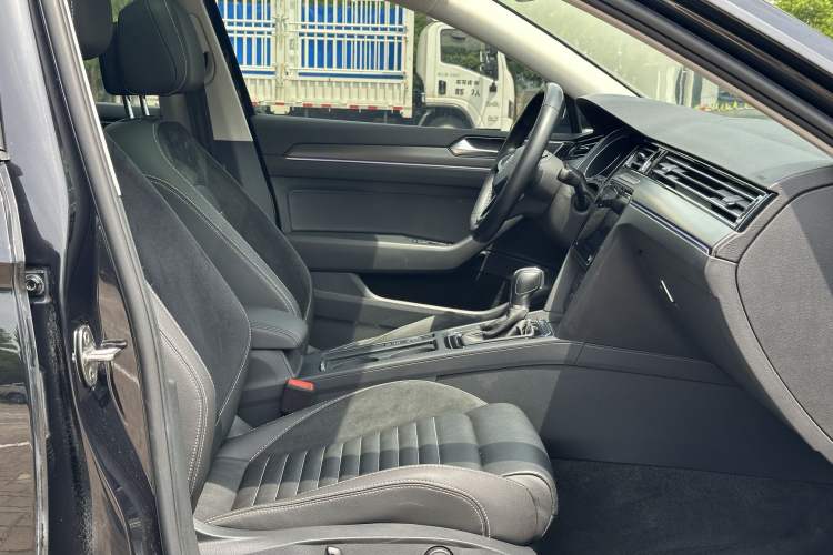 Used Volkswagen Magotan 2020 330TSI DSG Leading Model Right Front Seat