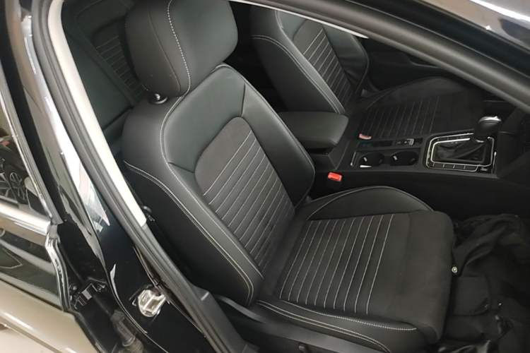 Used Volkswagen Magotan 2020 380TSI DSG Luxury Version Right Front Seat