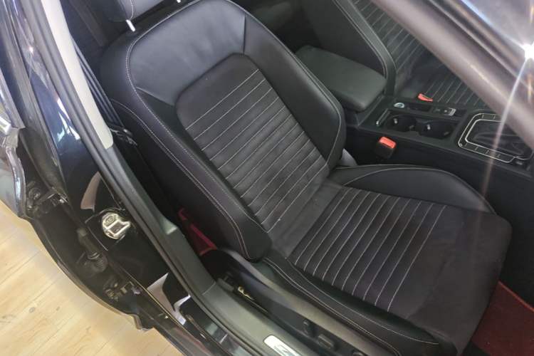 Used Volkswagen Magotan 2020 330TSI DSG Luxury Edition Right Front Seat