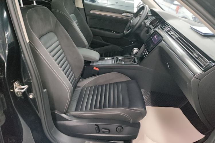 Used Volkswagen Magotan 2020 330TSI DSG Leading Model Right Front Seat
