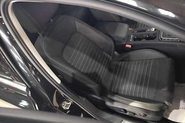 Used Volkswagen Magotan 2020 330TSI DSG Luxury Edition Right Front Seat