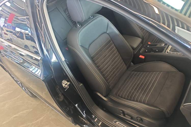 Used Volkswagen Magotan 2020 380TSI DSG Luxury Version Right Front Seat