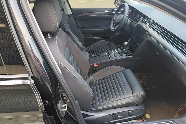 Used Volkswagen Magotan 2020 330TSI DSG Leading Model Right Front Seat