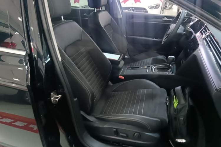 Used Volkswagen Magotan 2020 380TSI DSG Luxury Version Right Front Seat