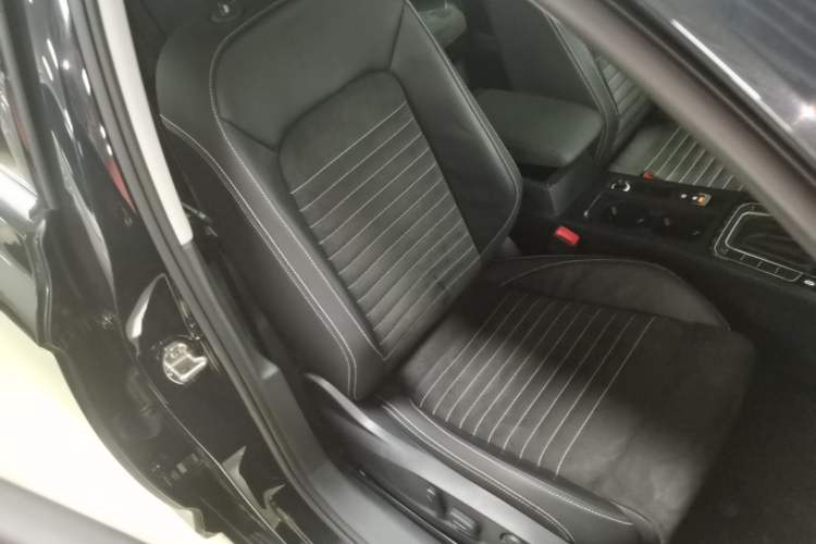 Used Volkswagen Magotan 2020 330TSI DSG Luxury Edition Right Front Seat