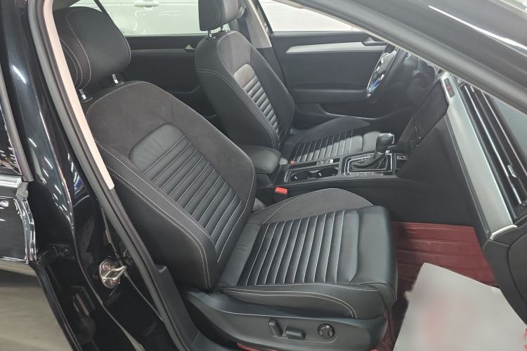 Used Volkswagen Magotan 2020 280TSI DSG Comfort Edition Right Front Seat