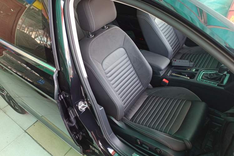 Used Volkswagen Magotan 2020 330TSI DSG Leading Model Right Front Seat