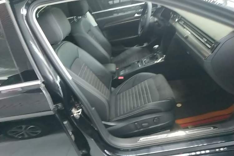 Used Volkswagen Magotan 2020 330TSI DSG Luxury Edition Right Front Seat