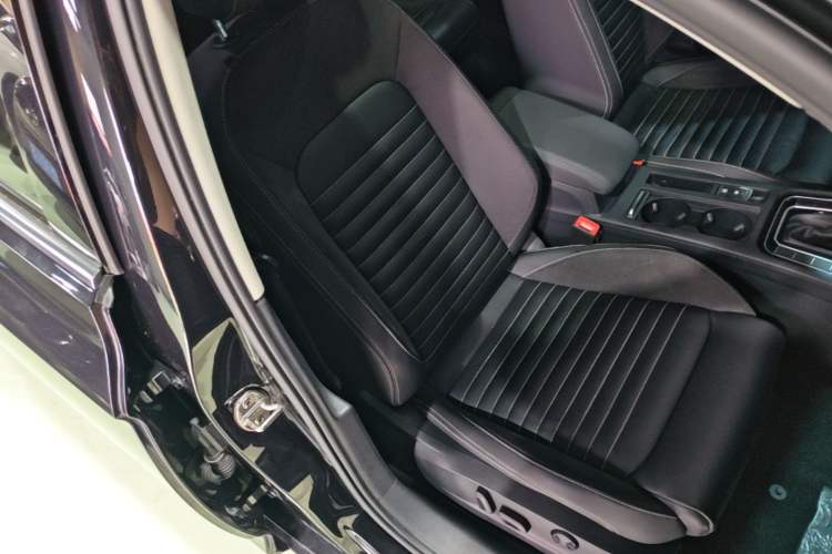Used Volkswagen Magotan 2020 330TSI DSG Leading Model Right Front Seat