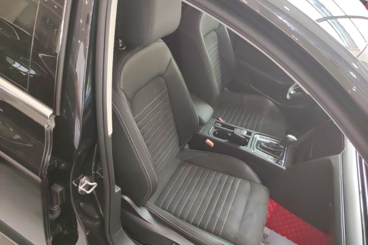 Used Volkswagen Magotan 2020 330TSI DSG Luxury Edition Right Front Seat