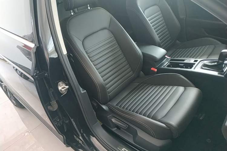 Used Volkswagen Magotan 2020 280TSI DSG Comfort Edition Right Front Seat