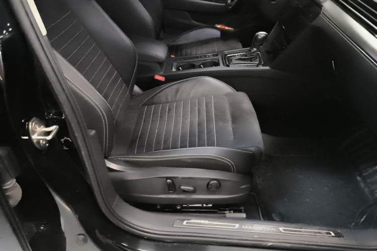 Used Volkswagen Magotan 2020 330TSI DSG Luxury Edition Right Front Seat