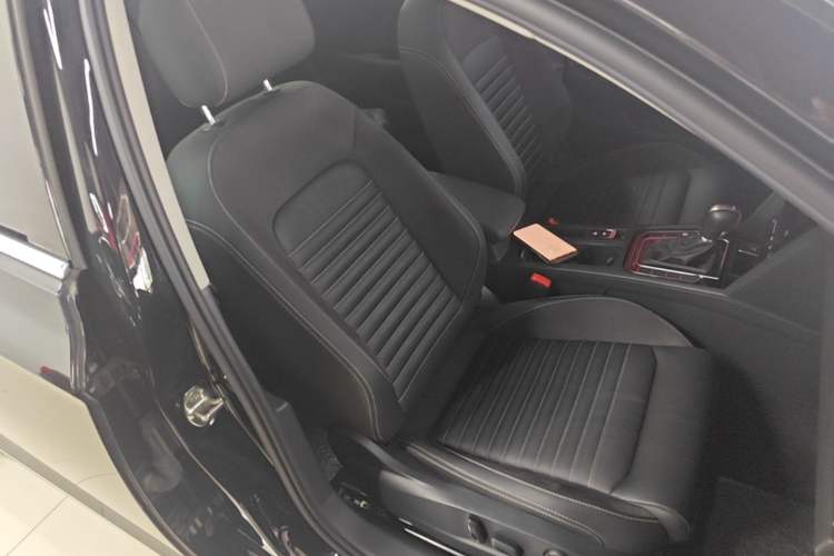Used Volkswagen Magotan 2020 330TSI DSG Leading Model Right Front Seat