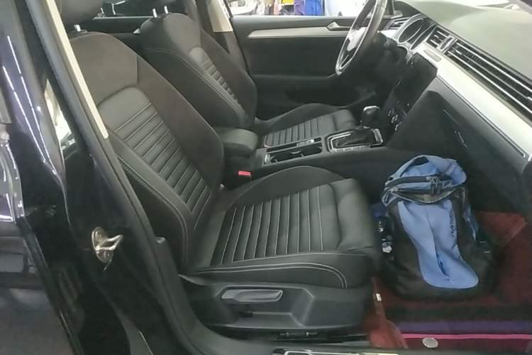Used Volkswagen Magotan 2020 280TSI DSG Comfort Edition Right Front Seat