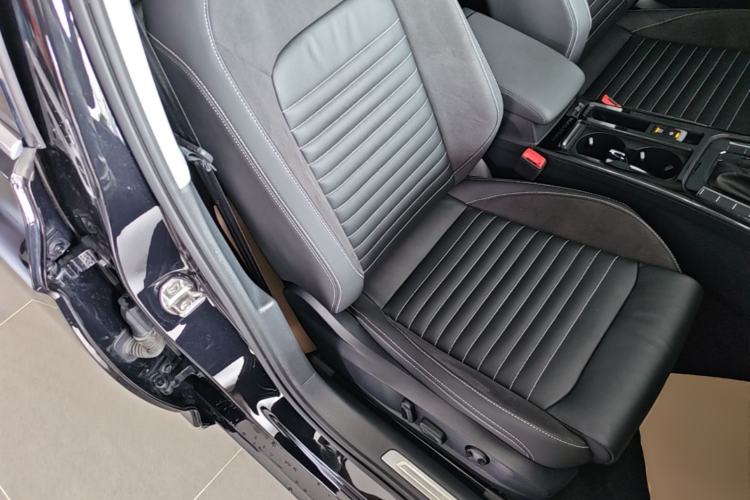Used Volkswagen Magotan 2020 330TSI DSG Leading Model Right Front Seat