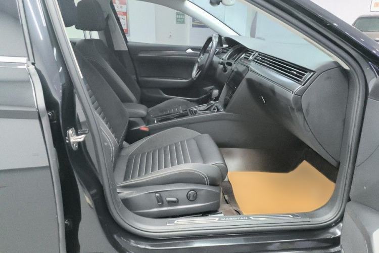 Used Volkswagen Magotan 2020 280TSI DSG Leading Edition Right Front Seat