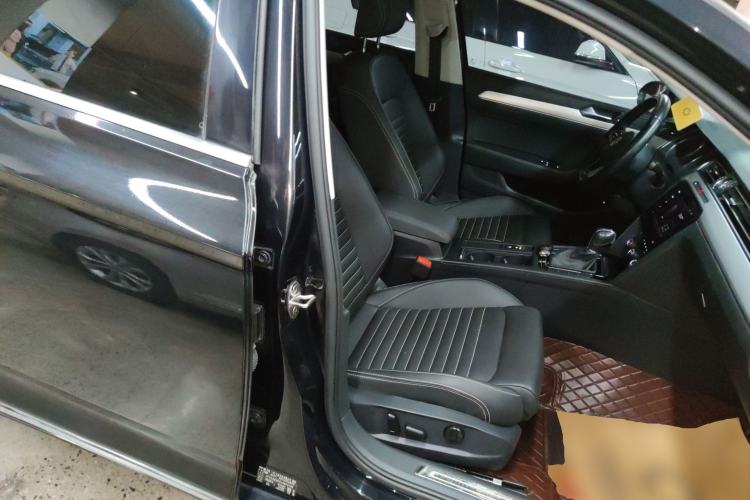 Used Volkswagen Magotan 2020 280TSI DSG Comfort Edition Right Front Seat