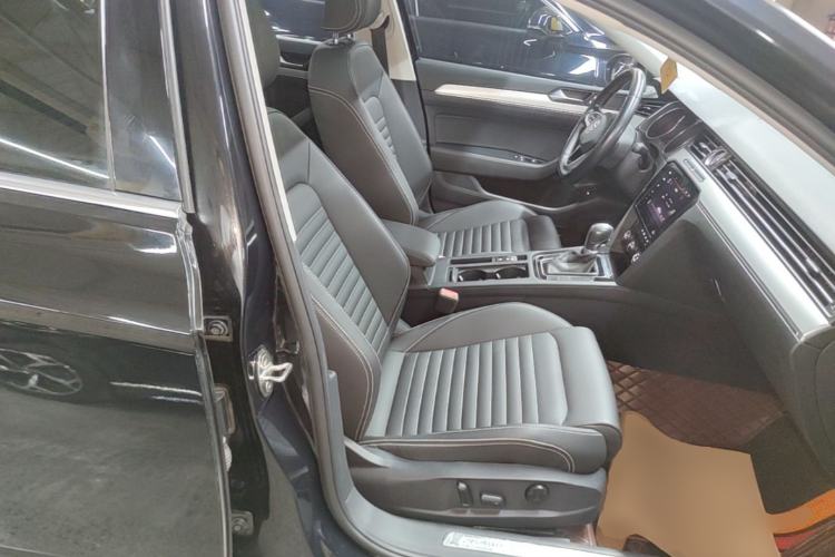 Used Volkswagen Magotan 2020 280TSI DSG Comfort Edition Right Front Seat