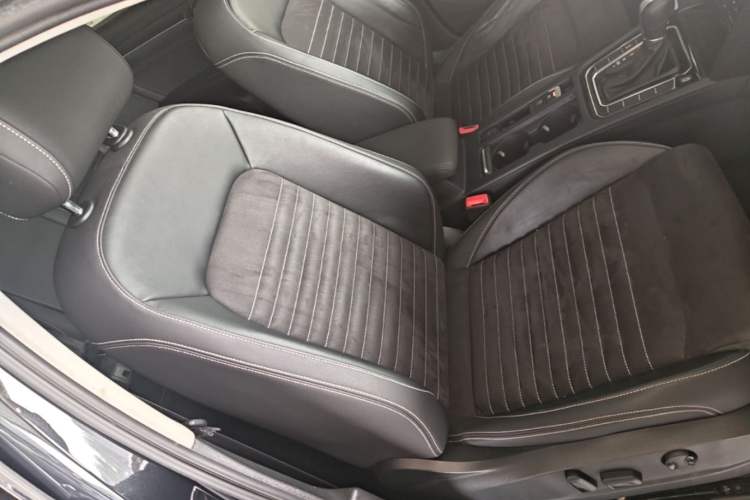 Used Volkswagen Magotan 2020 330TSI DSG Luxury Edition Right Front Seat