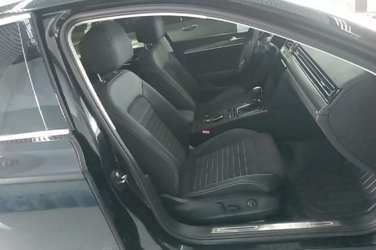 Used Volkswagen Magotan 2020 330TSI DSG Luxury Edition Right Front Seat