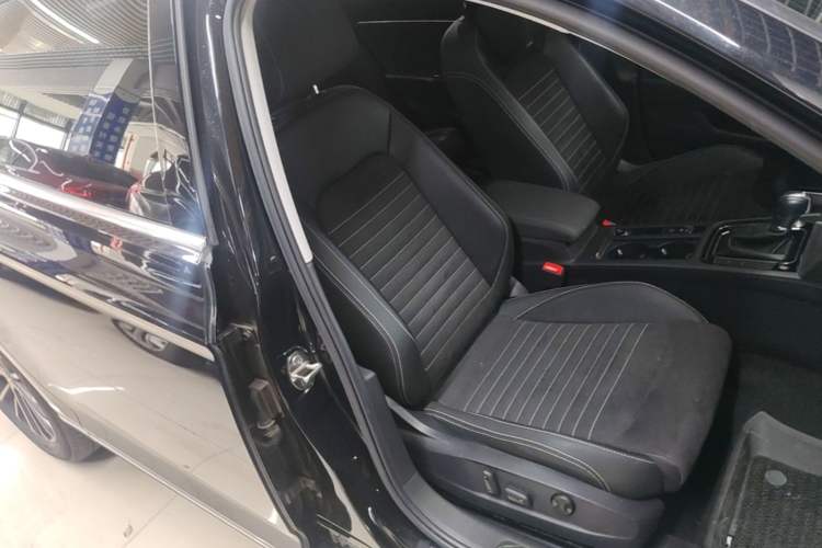 Used Volkswagen Magotan 2020 330TSI DSG Luxury Edition Right Front Seat