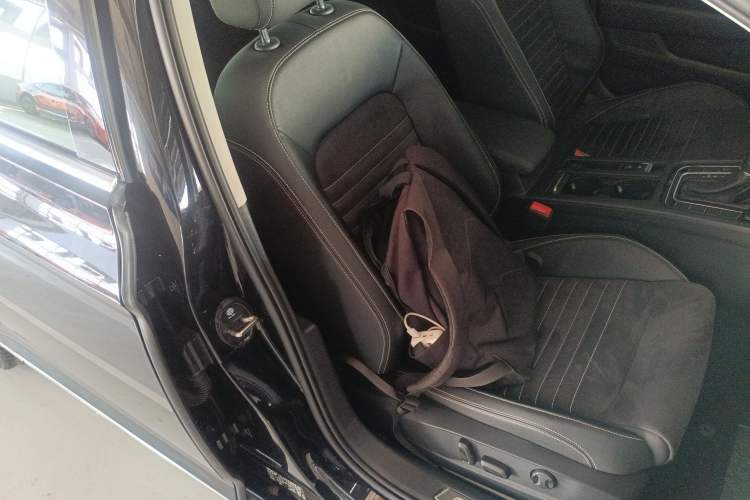 Used Volkswagen Magotan 2020 330TSI DSG Luxury Edition Right Front Seat