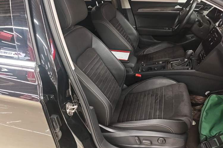 Used Volkswagen Magotan 2020 330TSI DSG Luxury Edition Right Front Seat