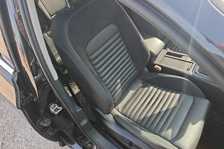 Used Volkswagen Magotan 2020 280TSI DSG Leading Edition Right Front Seat