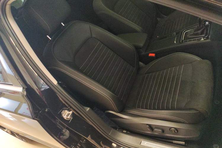 Used Volkswagen Magotan 2020 330TSI DSG Luxury Edition Right Front Seat