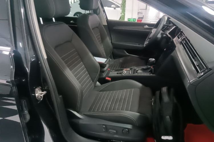 Used Volkswagen Magotan 2020 330TSI DSG Luxury Edition Right Front Seat